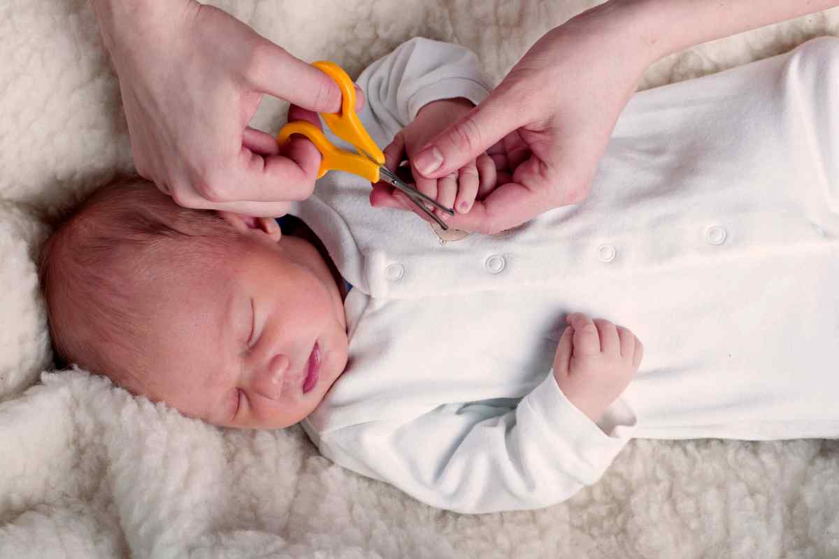 Як чистити вушки новонародженому: способи, рекомендації та поради педіатрів